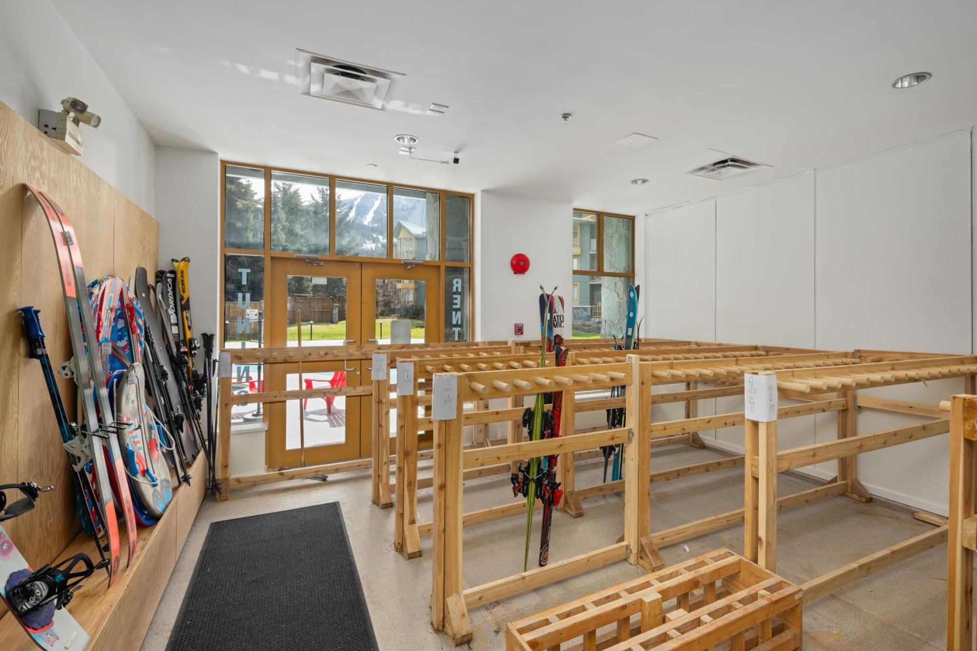 Cascade Lodge ウィスラー エクステリア 写真